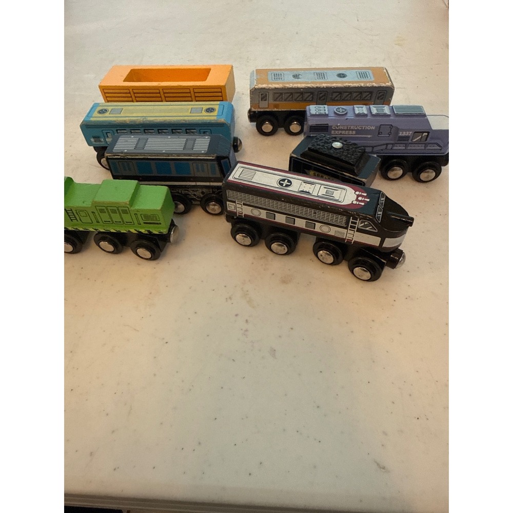 Wooden Magnetic Train Car Lot 8pc Construction Express Green Diesel Engine